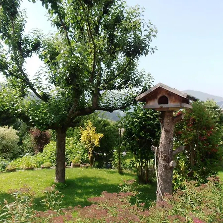 Eva アパート フラッハウ