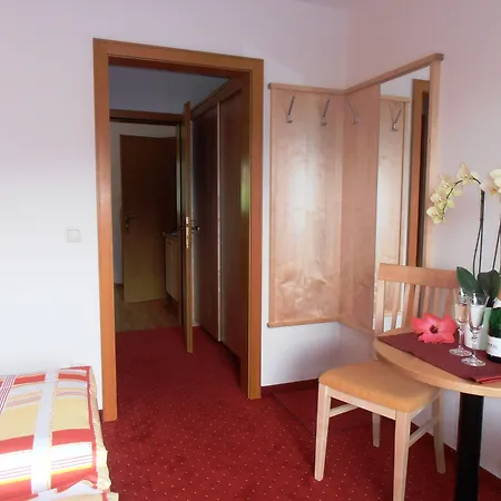 Eva アパート フラッハウ